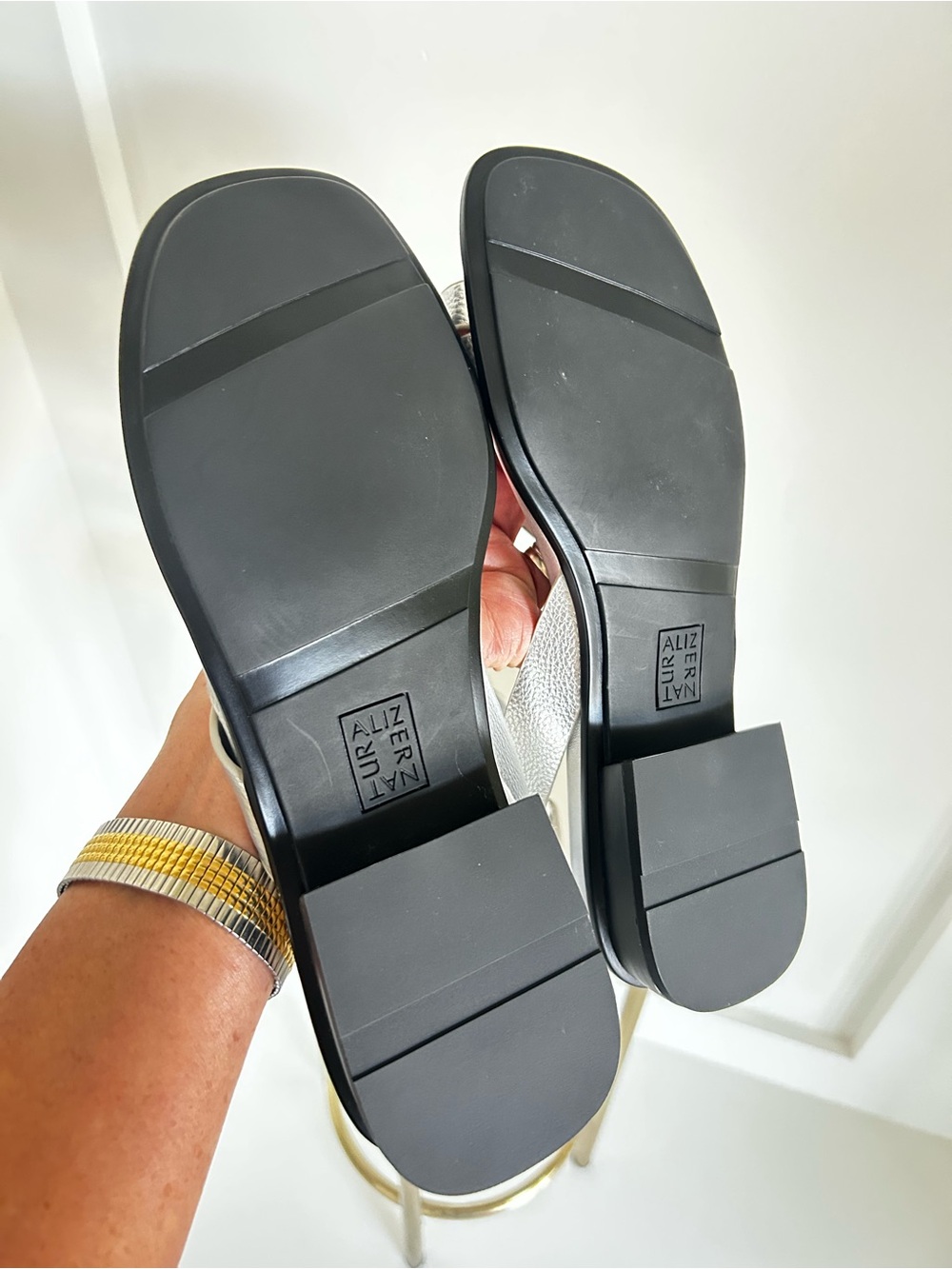 Naturalizer Birch Silver Metallic Leather Toe Loop Sandals Size 9 Comfort Flat - Picture 5 of 10